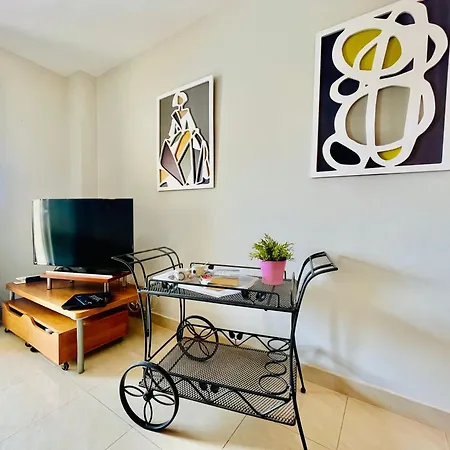 Poolside Paradise Apartament