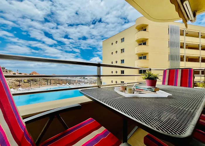 Apartment Poolside Paradise *