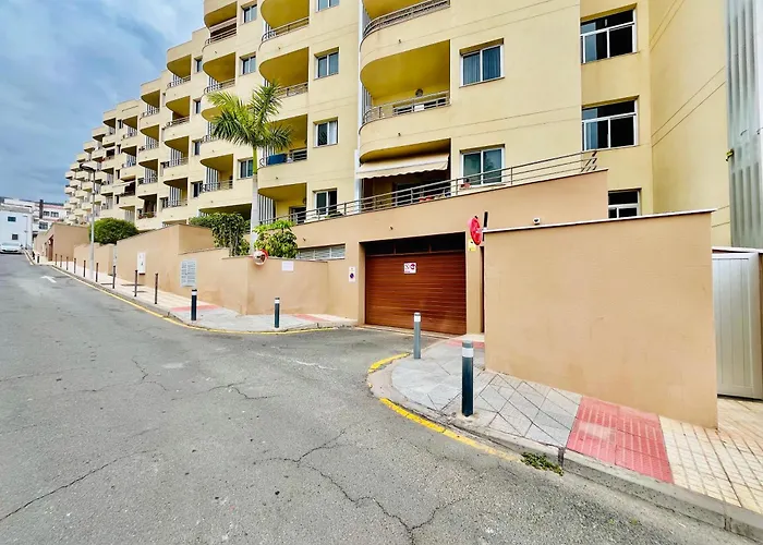 Poolside Paradise דירה אדחה