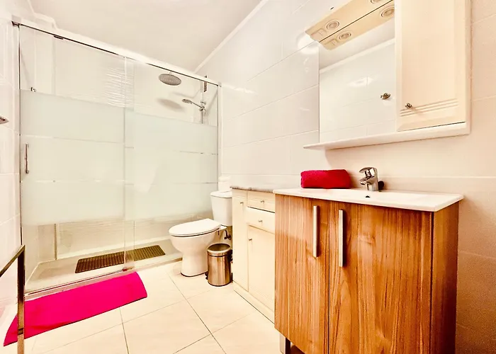 Poolside Paradise * אדחה