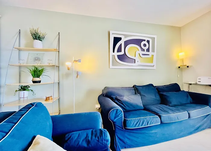 דירה Poolside Paradise *