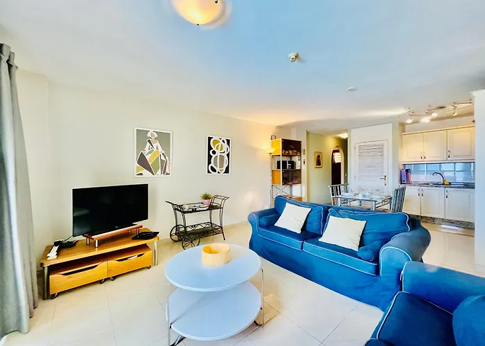 Poolside Paradise * אדחה