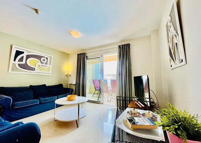 Apartment Poolside Paradise