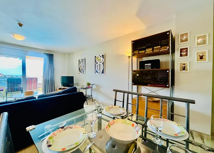 Poolside Paradise אדחה