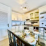 Apartman Poolside Paradise