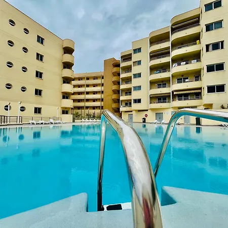 Poolside Paradise Apartamento *