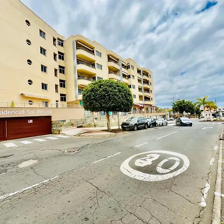 Poolside Paradise Apartamento