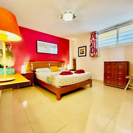 Poolside Paradise Apartamento