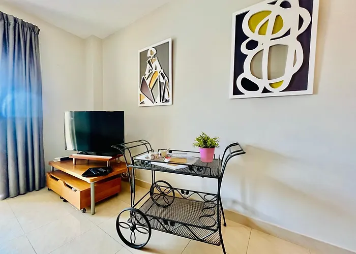 Poolside Paradise Apartamento