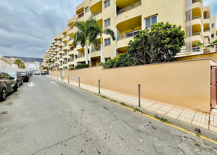 Poolside Paradise شقة