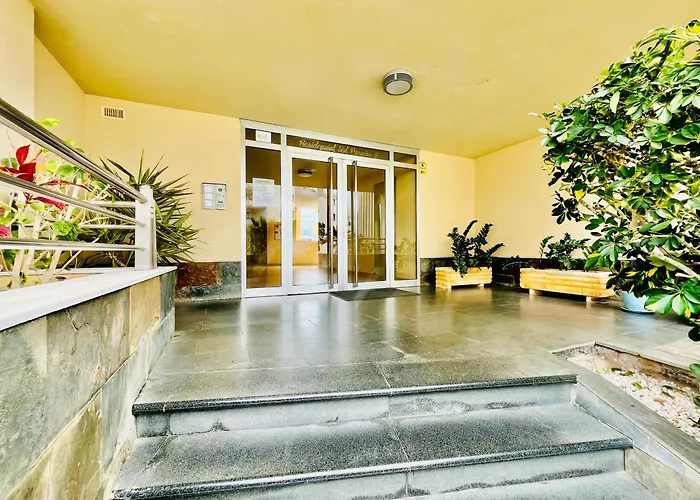 Poolside Paradise Apartamento *