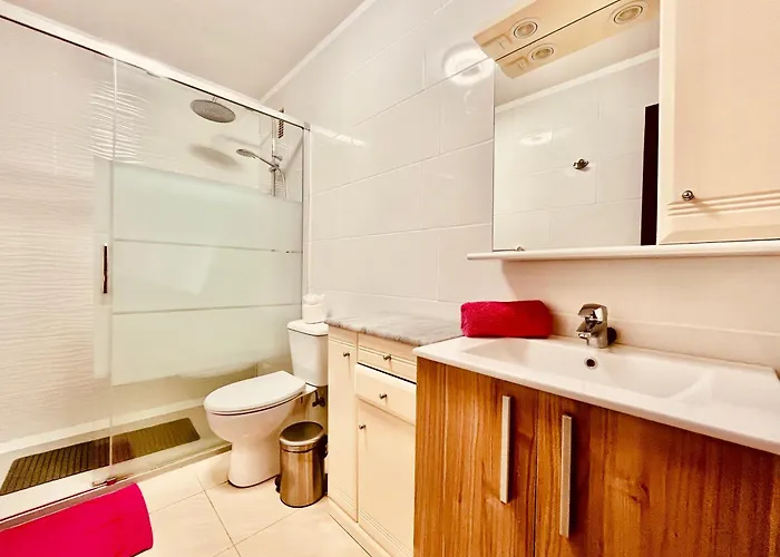 Poolside Paradise Apartamento