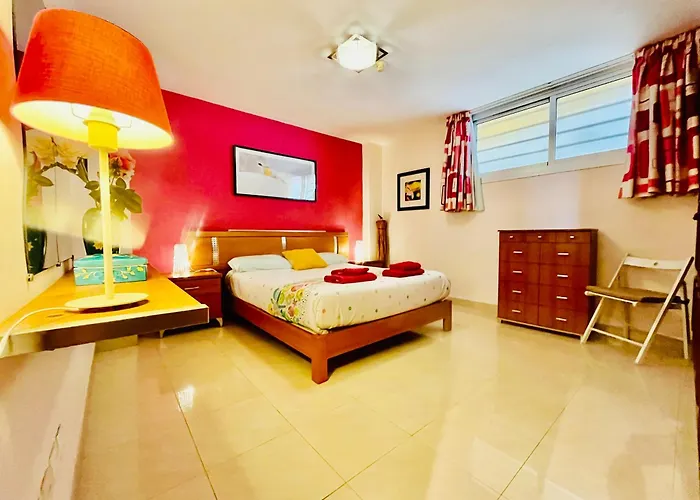 Poolside Paradise Apartamento