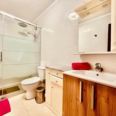 Poolside Paradise Apartamento