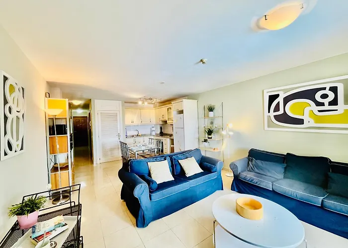 Poolside Paradise * 아데제